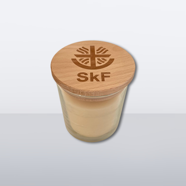 Kerze im Glas mit Holzdeckel und gelasertem SkF-Logo