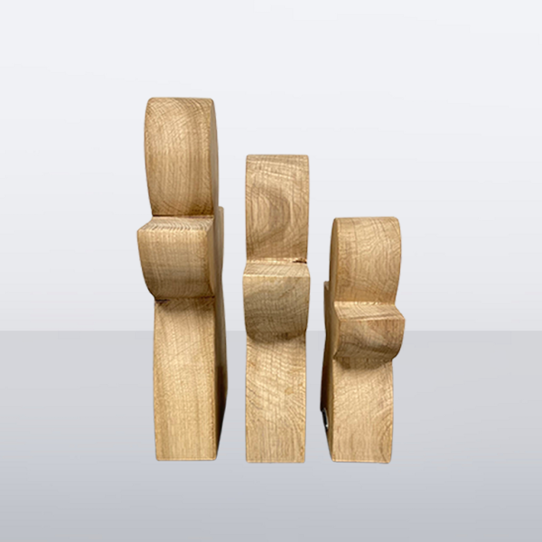 Seitenansicht der drei Holzengel in den unterschiedlichen Größen