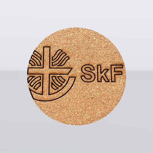 Runder Korkuntersetzer mit großem, schlichtem SkF-Logo