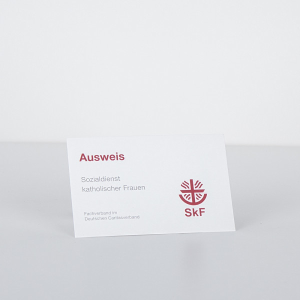 Mitgliederausweis mit dem Logo des Sozialdienstes katholischer Frauen