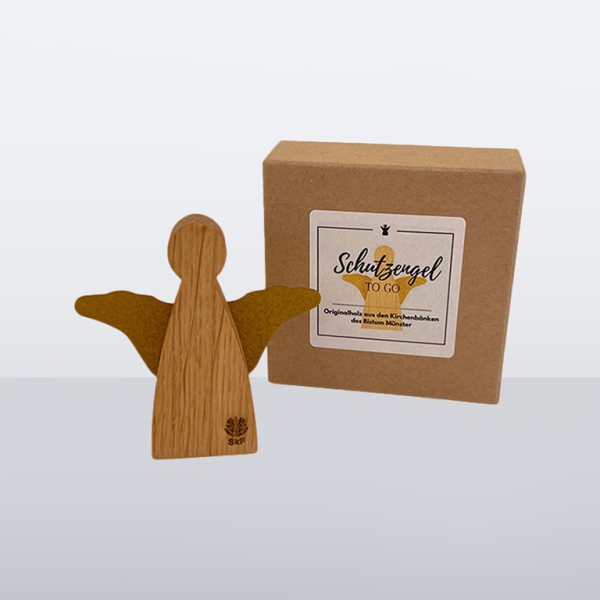Holzengel mit goldenen Metallflügeln, Faltschachtel mit Aufschrift Schutzengel to go, Hinweis auf Originalholz aus Kirchenbänken Bistum Münster