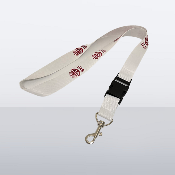 Weißes SkF-Schlüsselband mit rotem Logo, schwarzem Clip und Karabinerhaken