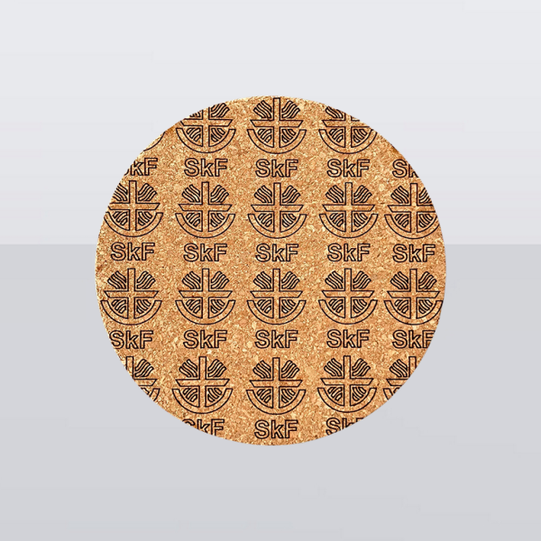 Runder Korkuntersetzer mit vollflächigem SkF-Logo-Muster