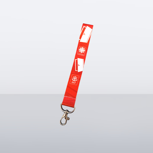 Rotes Schlüsselband mit SkF- und Caritas-Logo und Karabinerhaken