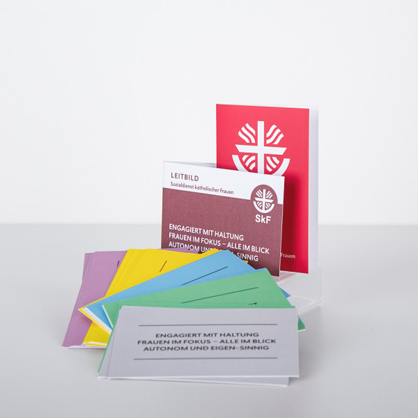 Leitbild als Kartenspiel mit farbigen Karten
