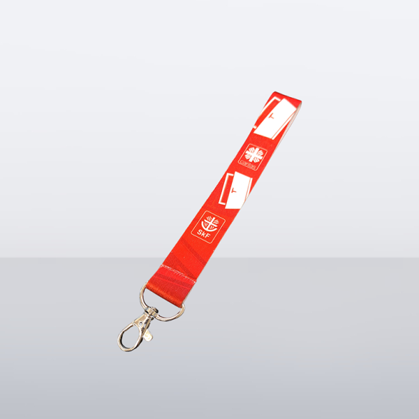 Rotes Schlüsselband mit SkF- und Caritas-Logo und Karabinerhaken